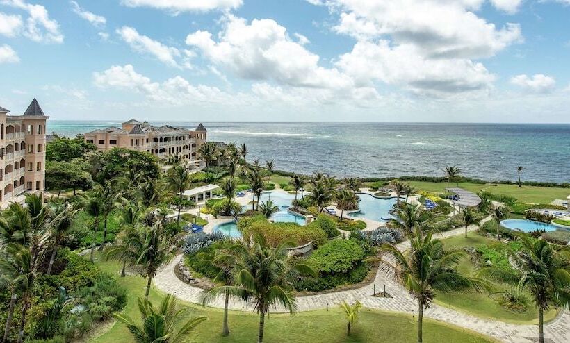 استراحتگاه Hilton Grand Vacations Club The Crane Barbados