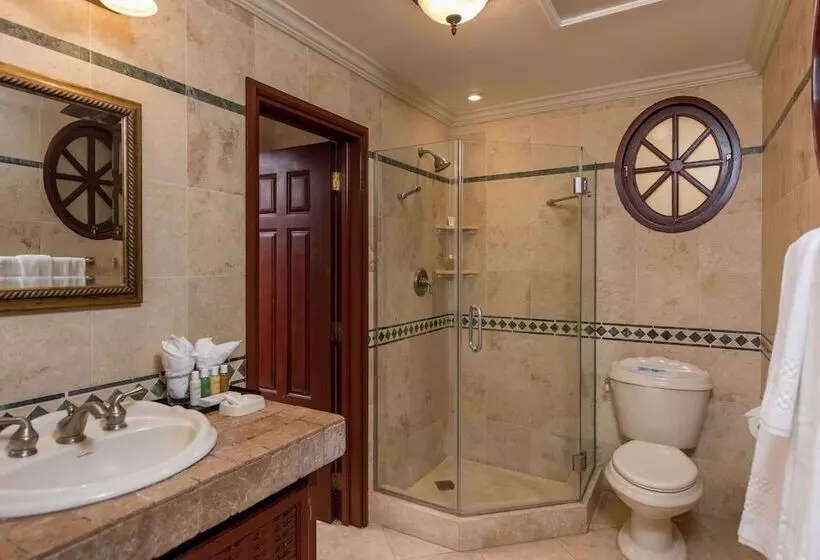 استراحتگاه Hilton Grand Vacations Club The Crane Barbados