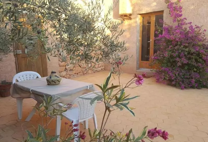 Aamiaismajoitus (B&B) Ksar Montana Hôtel, Chambres Piscine