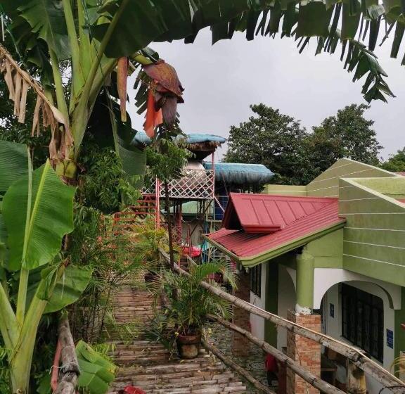 تختخواب و صبحانه Smyleinn Farm