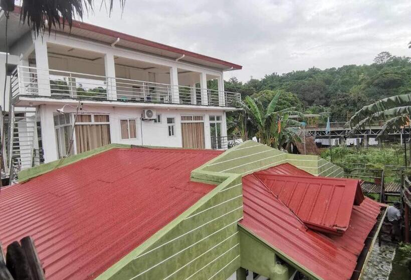 تختخواب و صبحانه Smyleinn Farm