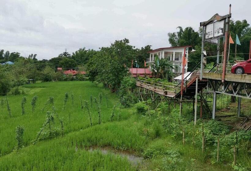 تختخواب و صبحانه Smyleinn Farm