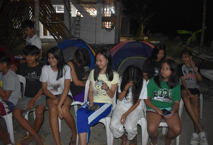 تختخواب و صبحانه Smyleinn Farm