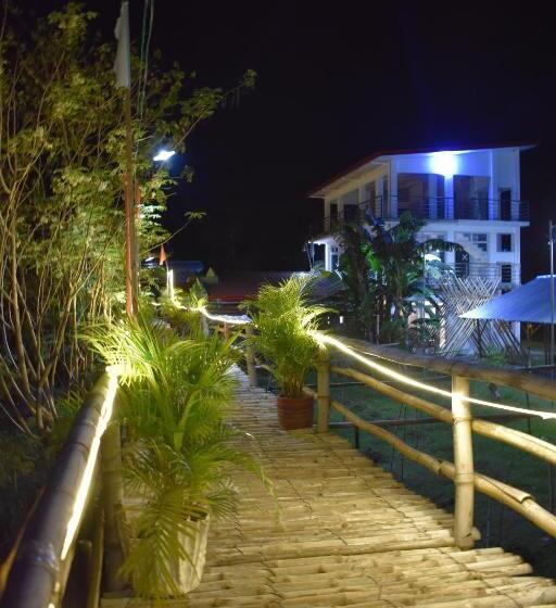 تختخواب و صبحانه Smyleinn Farm