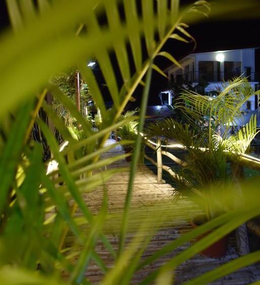 تختخواب و صبحانه Smyleinn Farm