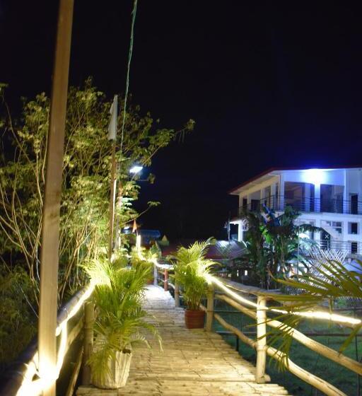 تختخواب و صبحانه Smyleinn Farm