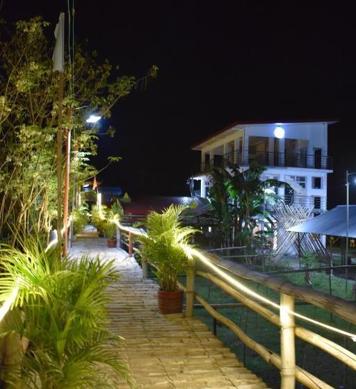 تختخواب و صبحانه Smyleinn Farm