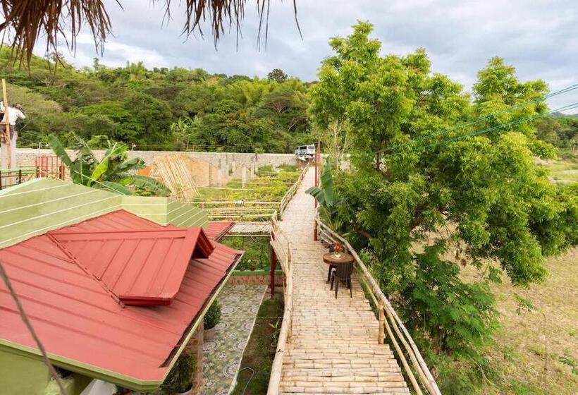 تختخواب و صبحانه Smyleinn Farm