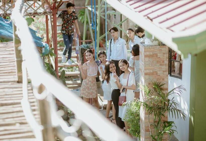 تختخواب و صبحانه Smyleinn Farm