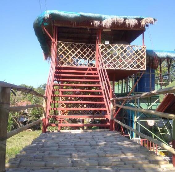 تختخواب و صبحانه Smyleinn Farm