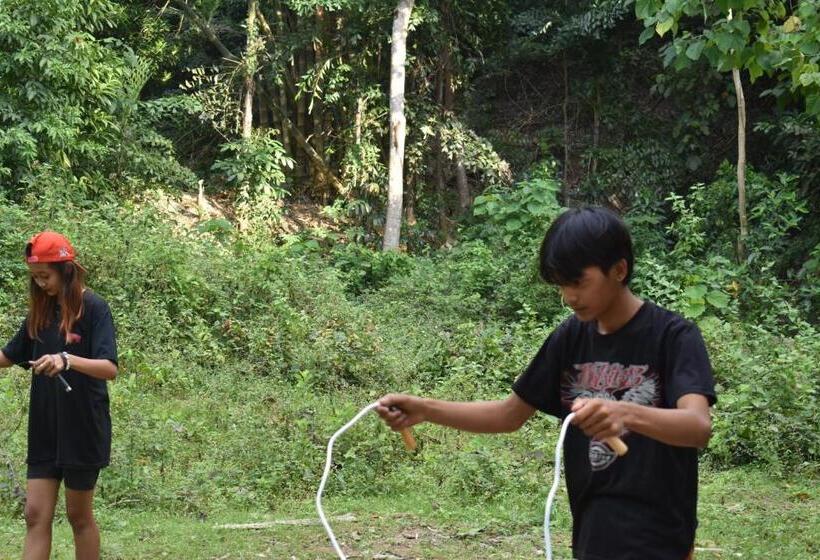 تختخواب و صبحانه Smyleinn Farm