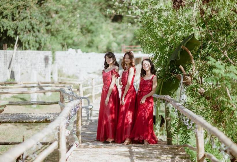 تختخواب و صبحانه Smyleinn Farm