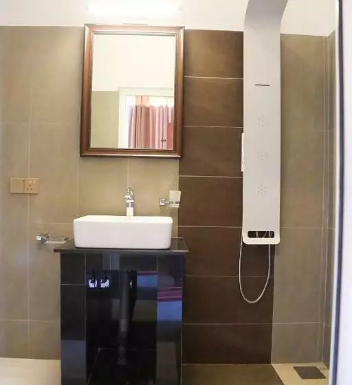 Hotel Crown & Crown Kandy