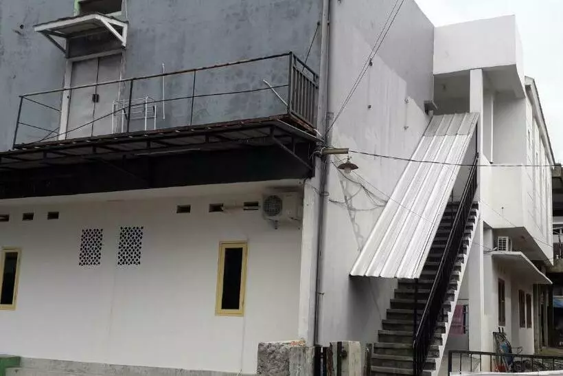 Hotelli Oyo 90939 Guesthouse Yansen Residence