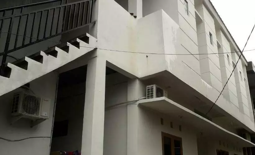 Hotelli Oyo 90939 Guesthouse Yansen Residence