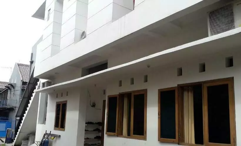 Hotelli Oyo 90939 Guesthouse Yansen Residence