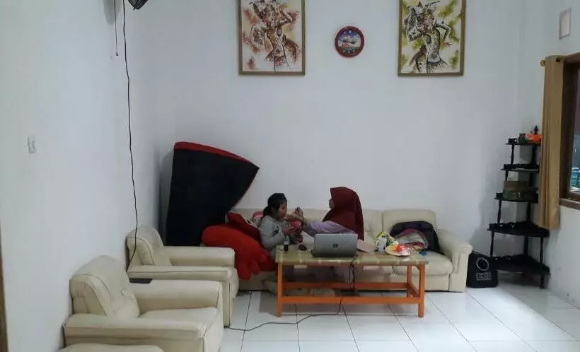 Hotelli Oyo 90939 Guesthouse Yansen Residence