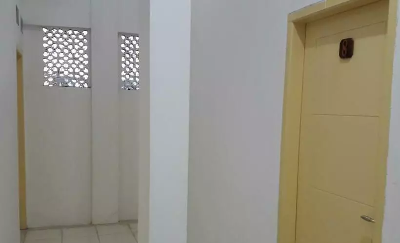 Hotelli Oyo 90939 Guesthouse Yansen Residence