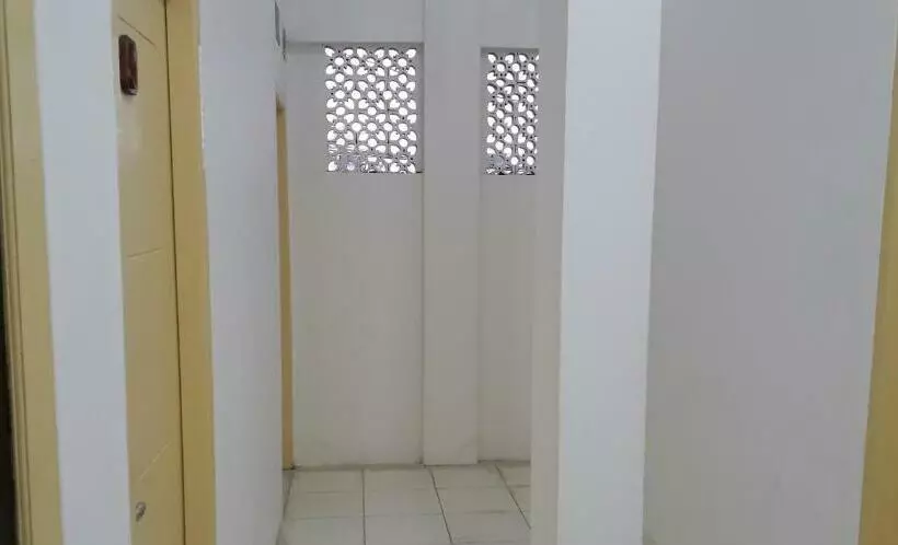 Hotelli Oyo 90939 Guesthouse Yansen Residence