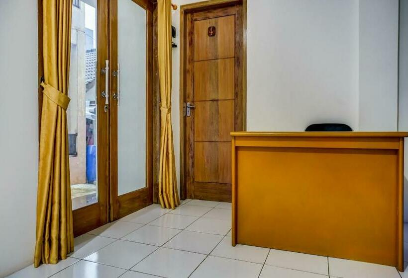 בית מלון כפרי Oyo 90939 Guesthouse Yansen Residence