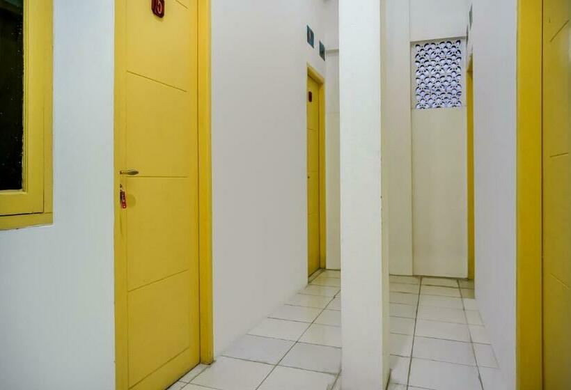 בית מלון כפרי Oyo 90939 Guesthouse Yansen Residence