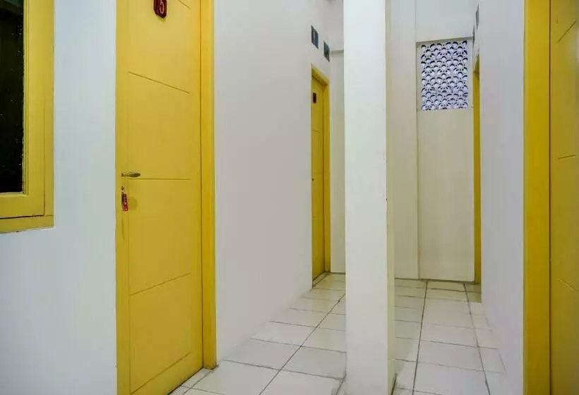 Hotelli Oyo 90939 Guesthouse Yansen Residence