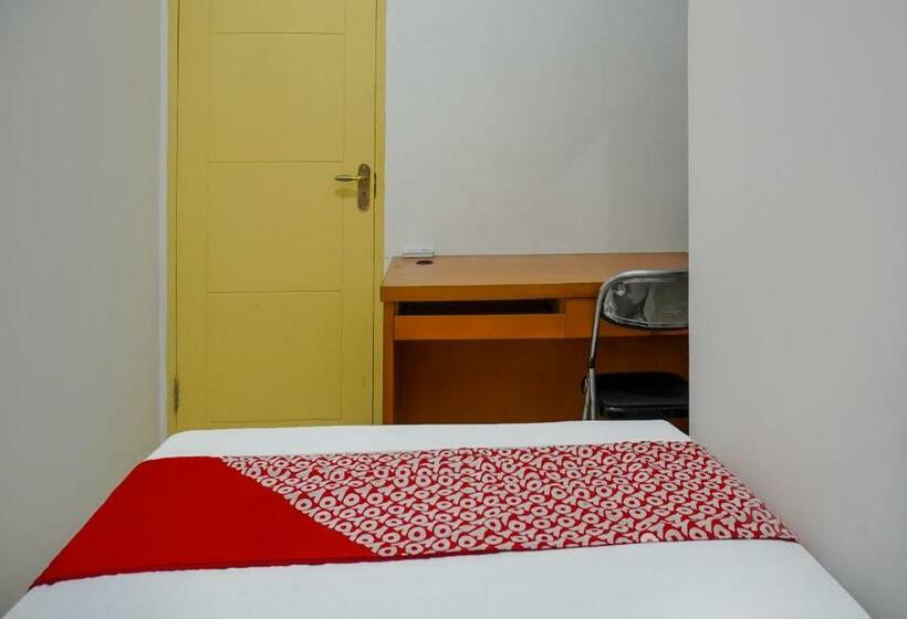 בית מלון כפרי Oyo 90939 Guesthouse Yansen Residence