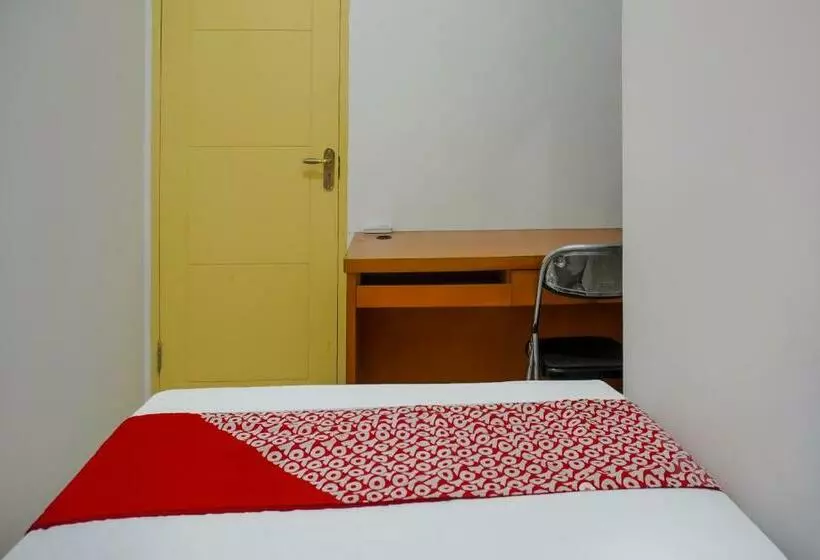 Hotelli Oyo 90939 Guesthouse Yansen Residence