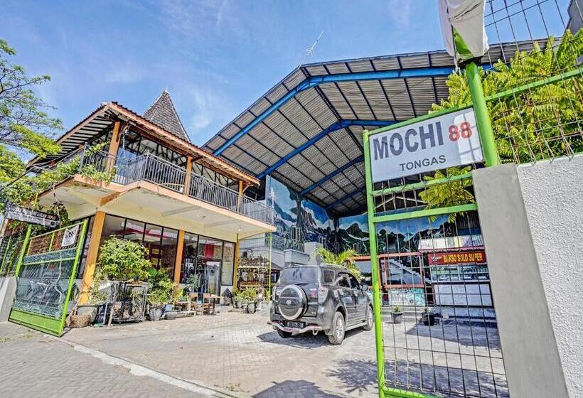 Отель Spot On 90943 Mochi 88 Homestay