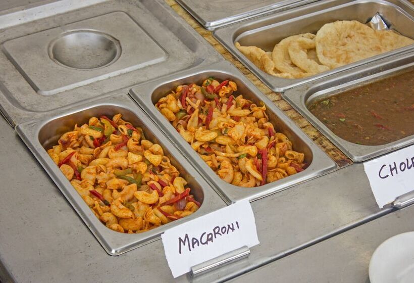 Hotel Treebo Chandraprasth Residency