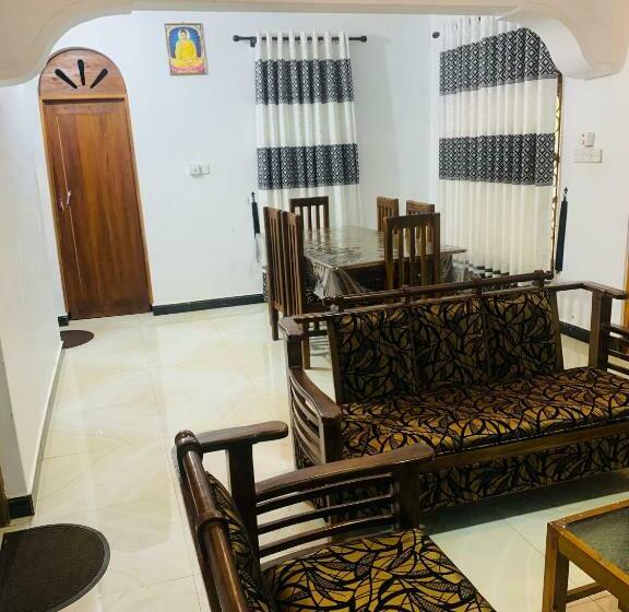 بنسيون Aaruthraa Villa