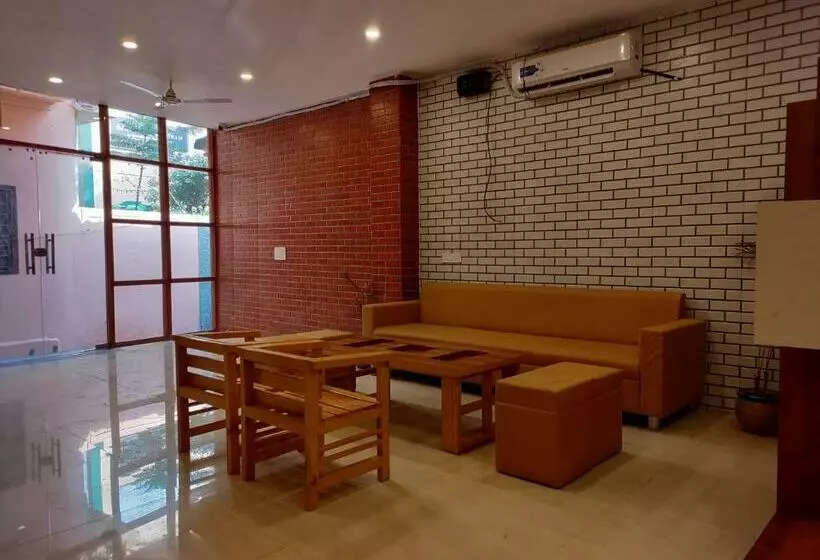 Tatsat Hostel