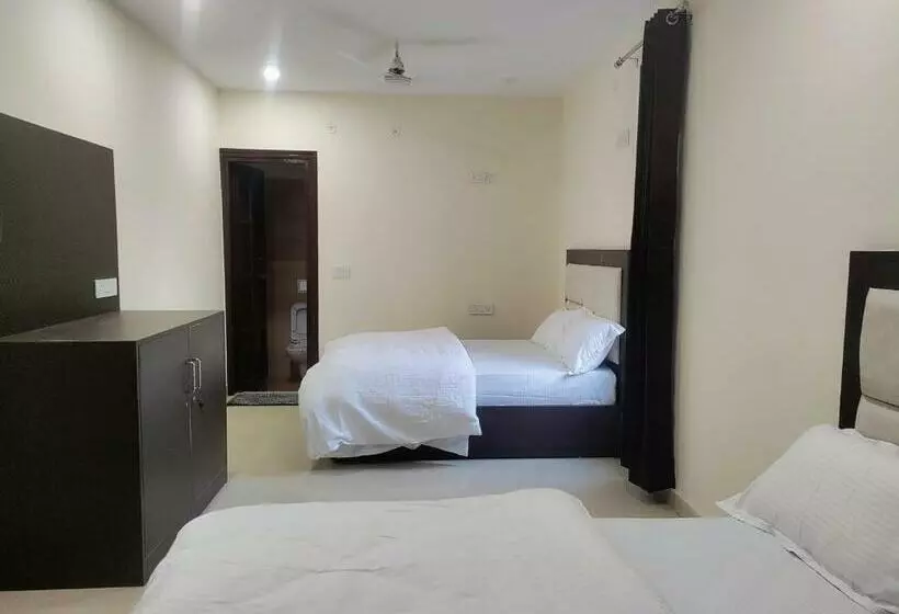 Tatsat Hostel