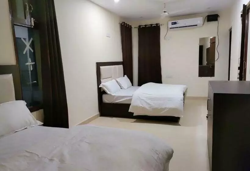 Tatsat Hostel