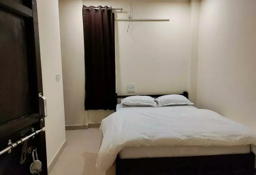 Tatsat Hostel