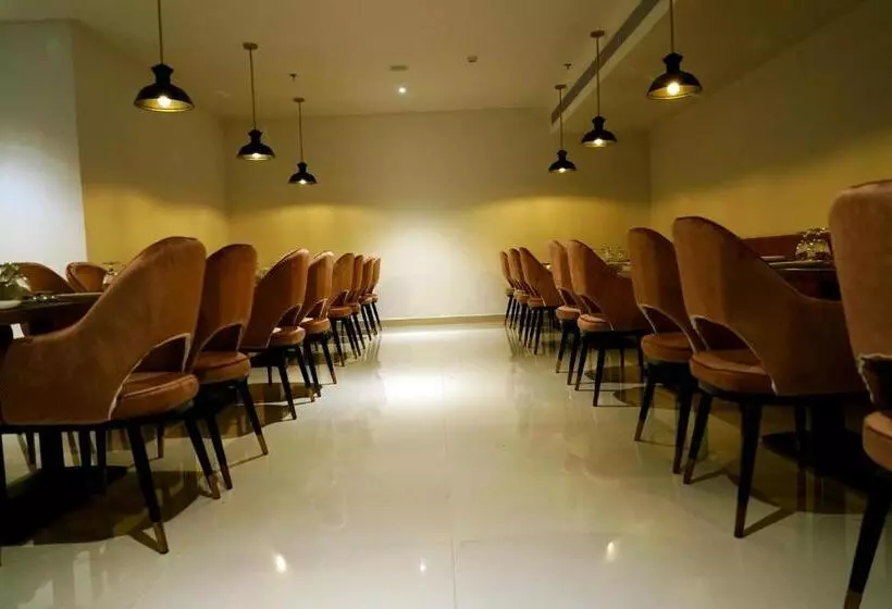 Ark Hotel And Convention Centre