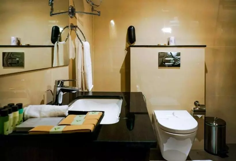 Ark Hotel And Convention Centre