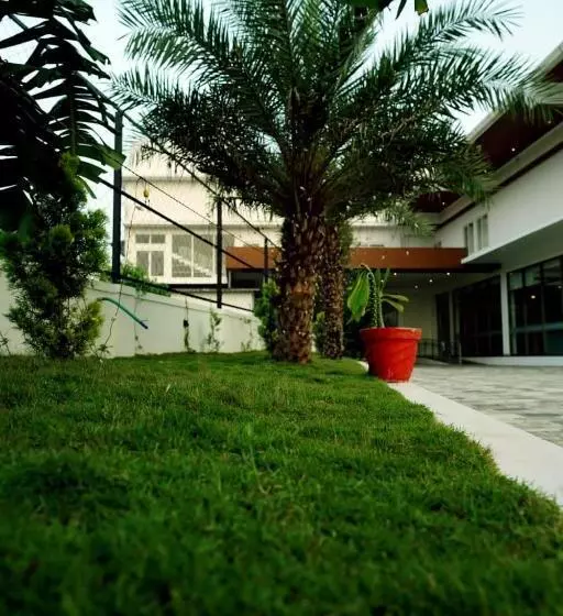 Ark Hotel And Convention Centre