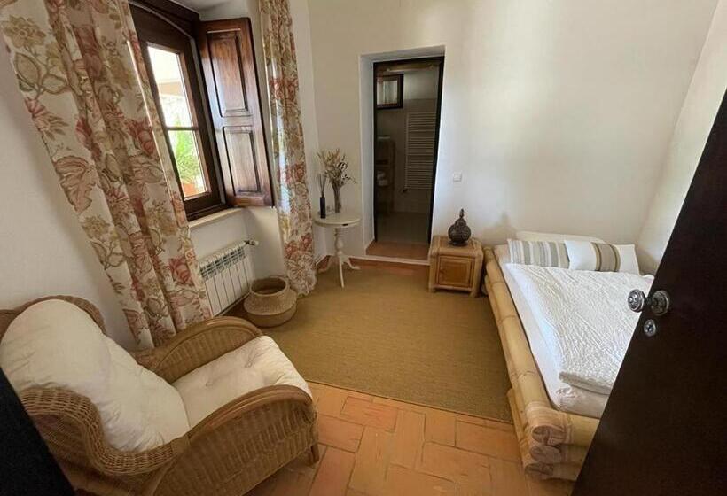 تختخواب و صبحانه Adamah Vayu Casa Serenida