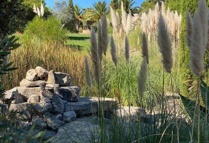 تختخواب و صبحانه Adamah Vayu Casa Serenida