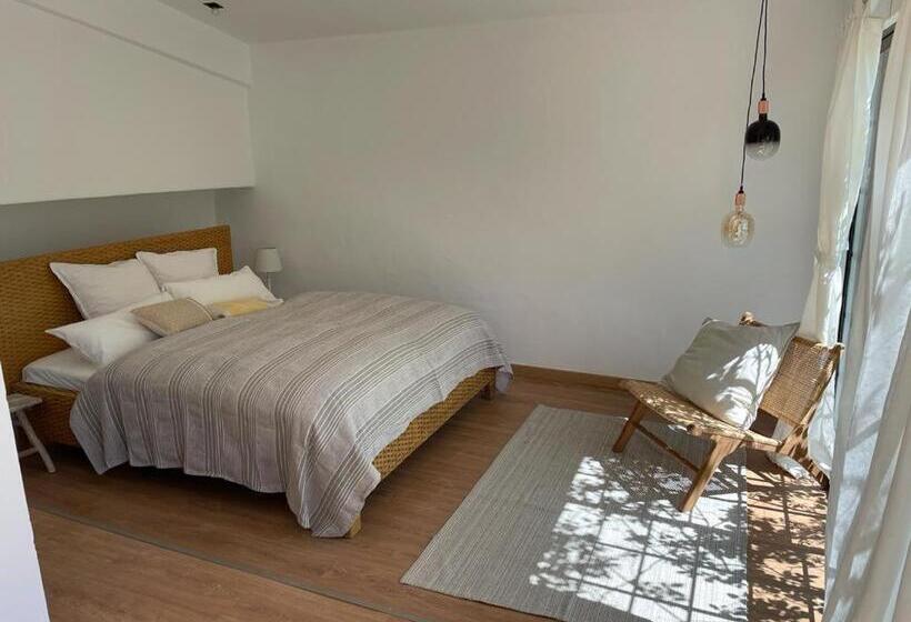 تختخواب و صبحانه Adamah Vayu Casa Serenida