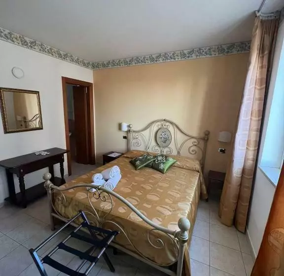 تختخواب و صبحانه Carlo V   Holiday Rooms
