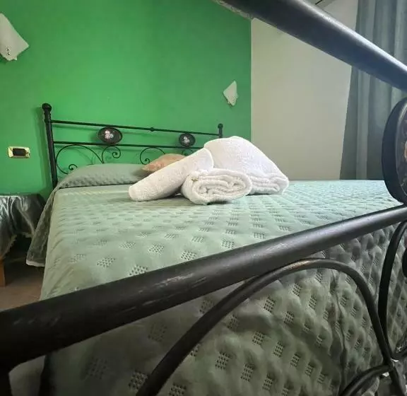تختخواب و صبحانه Carlo V   Holiday Rooms
