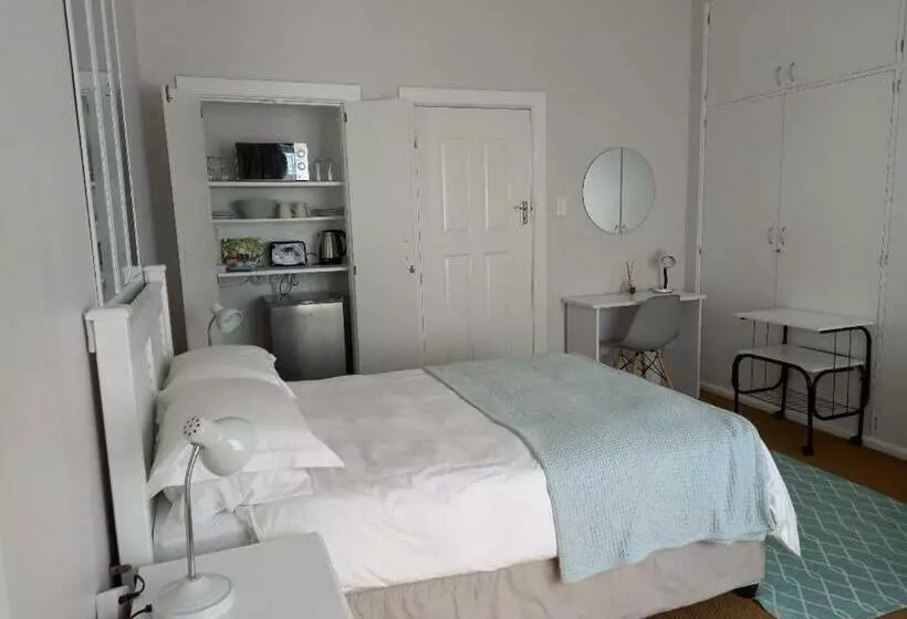 تختخواب و صبحانه Innes Road Durban Accommodation Private Double Room With Private Bathroom