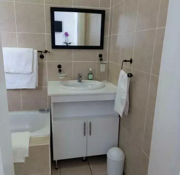 تختخواب و صبحانه Innes Road Durban Accommodation Private Double Room With Private Bathroom