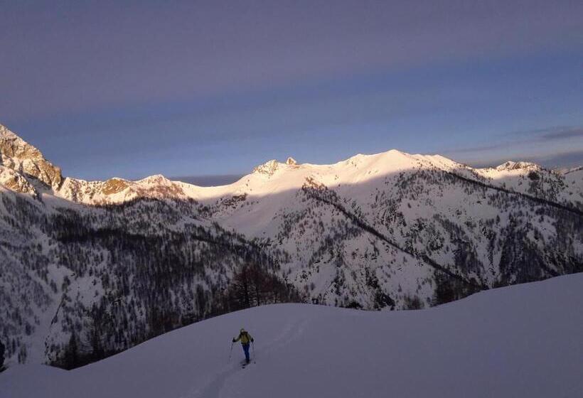 ホテル Pensione Albergo Diffuso Ceaglio Valle Maira