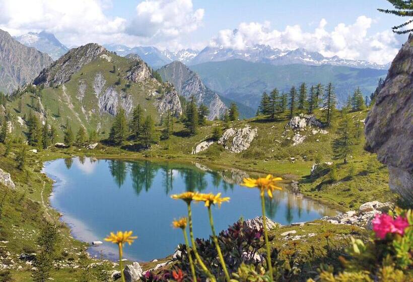 ホテル Pensione Albergo Diffuso Ceaglio Valle Maira