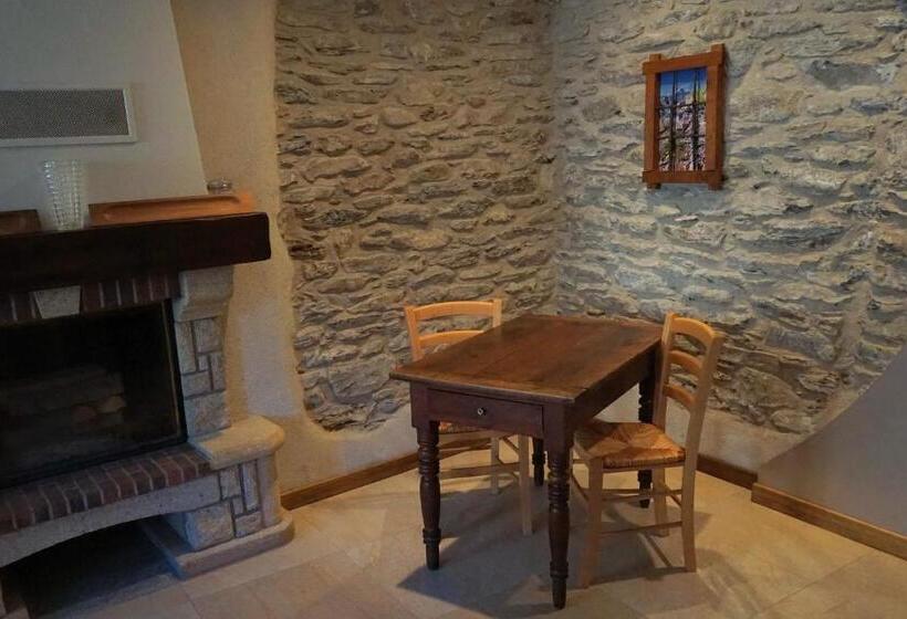 ホテル Pensione Albergo Diffuso Ceaglio Valle Maira