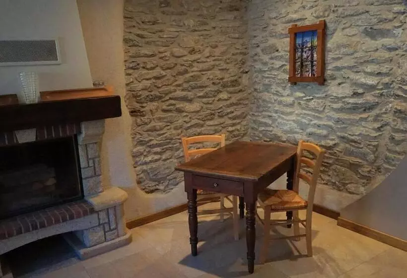 ホテル Pensione Albergo Diffuso Ceaglio Valle Maira