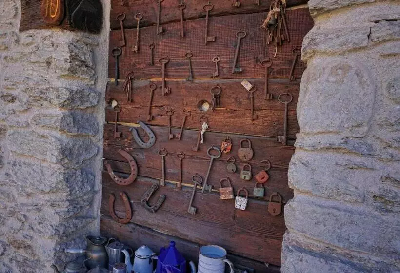 ホテル Pensione Albergo Diffuso Ceaglio Valle Maira